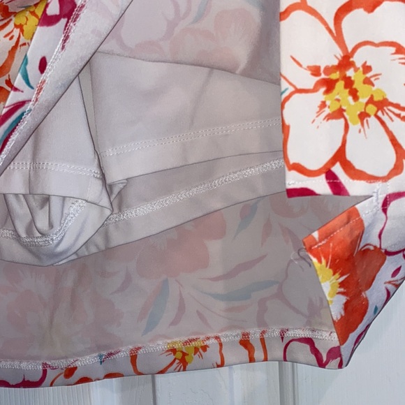 Greg Norman Women's Floral Golf Skort Size 8 - Picture 2 of 6